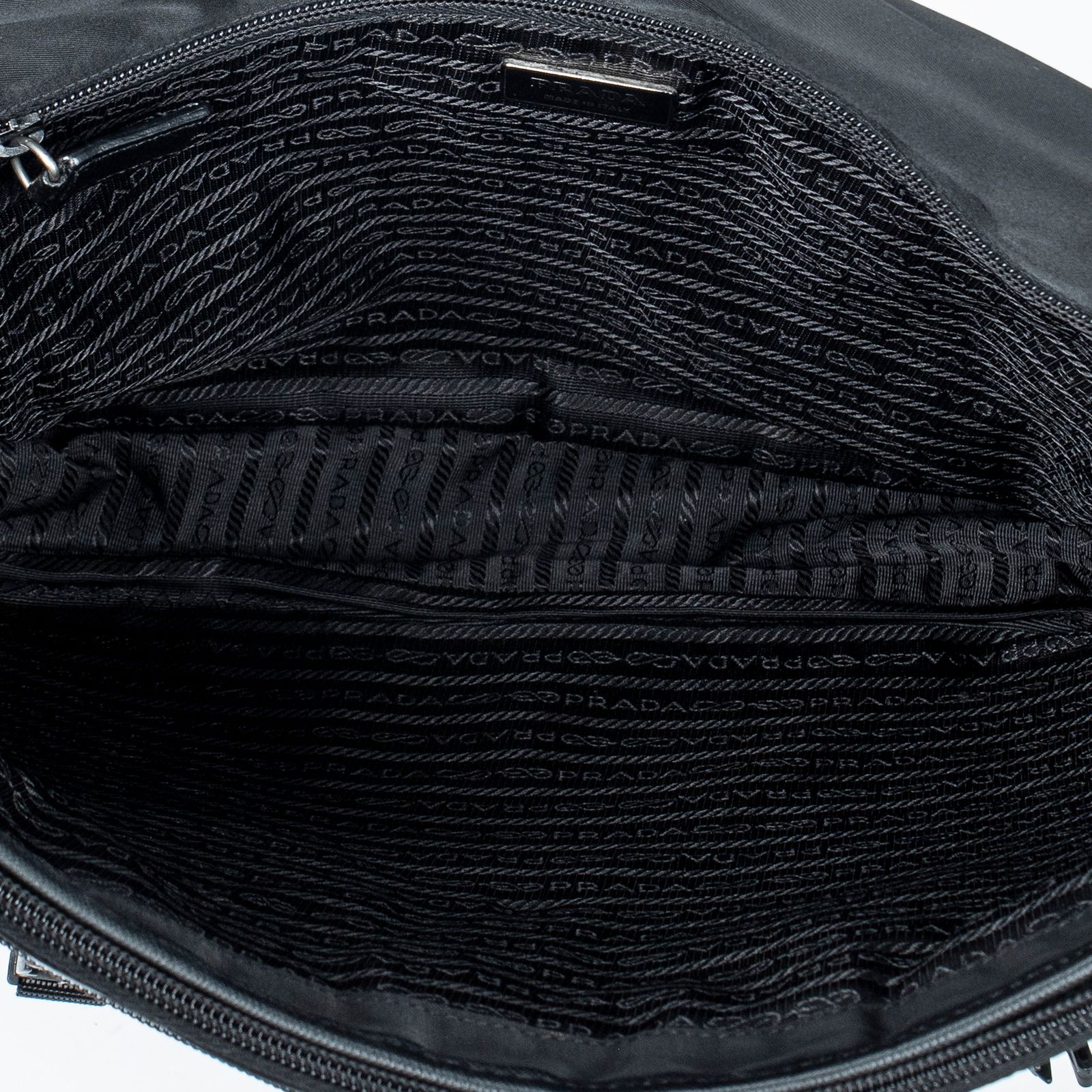 プラダラージフラップメッセンジャー黒ナイロンキャンバスA