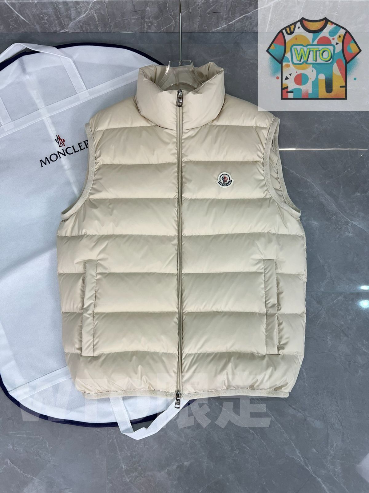 MONCLER ベージュ ダウンベスト MONCLER モンクレール ロゴ ダウンベスト ベージュ フード