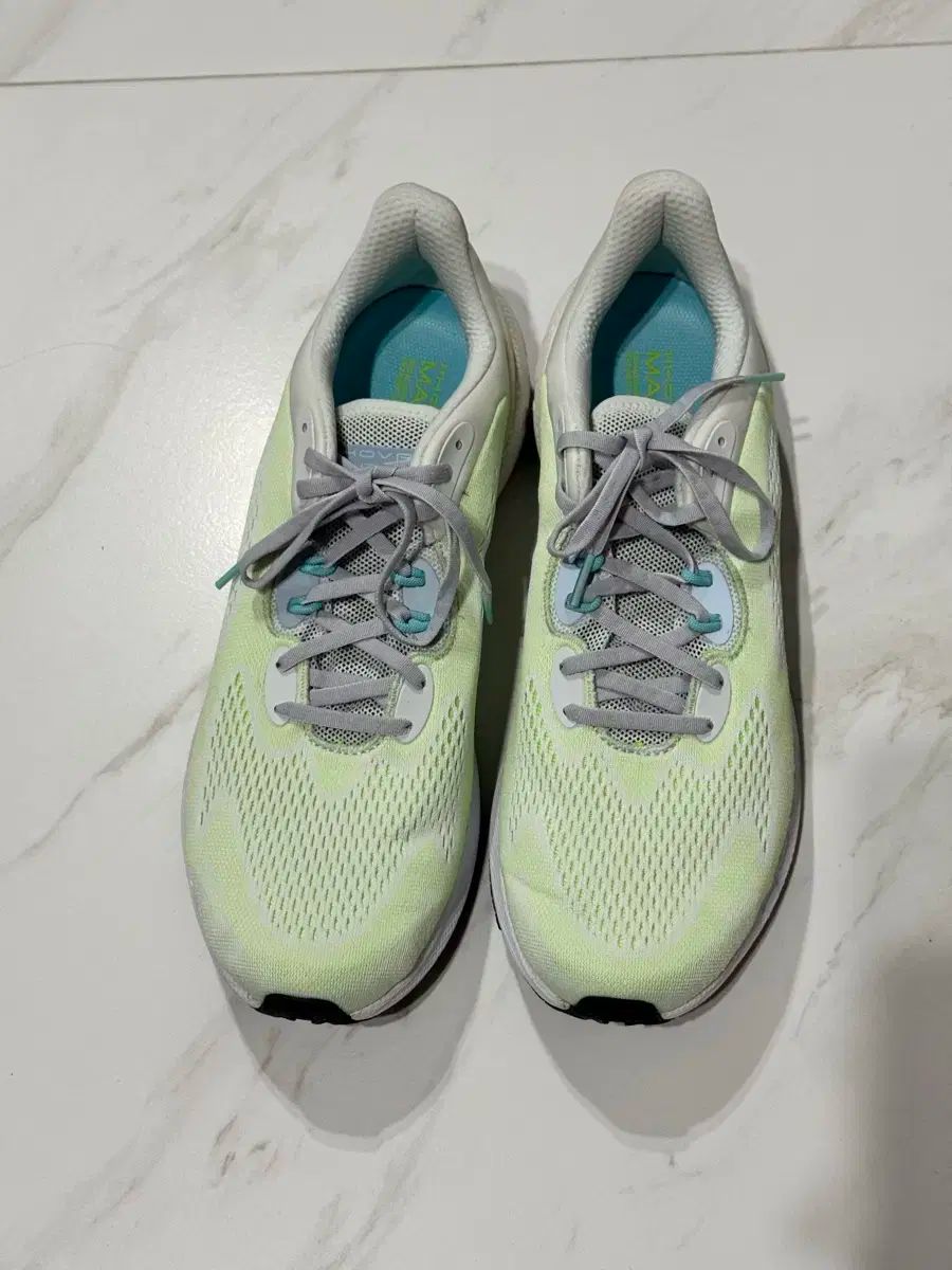 UNDER ARMOUR アンダーアーマー ホバー マキナ 3 日光 2 0 ランニングシューズ