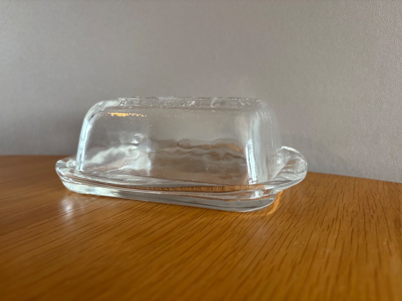 ドイツの古いガラスのバターケース