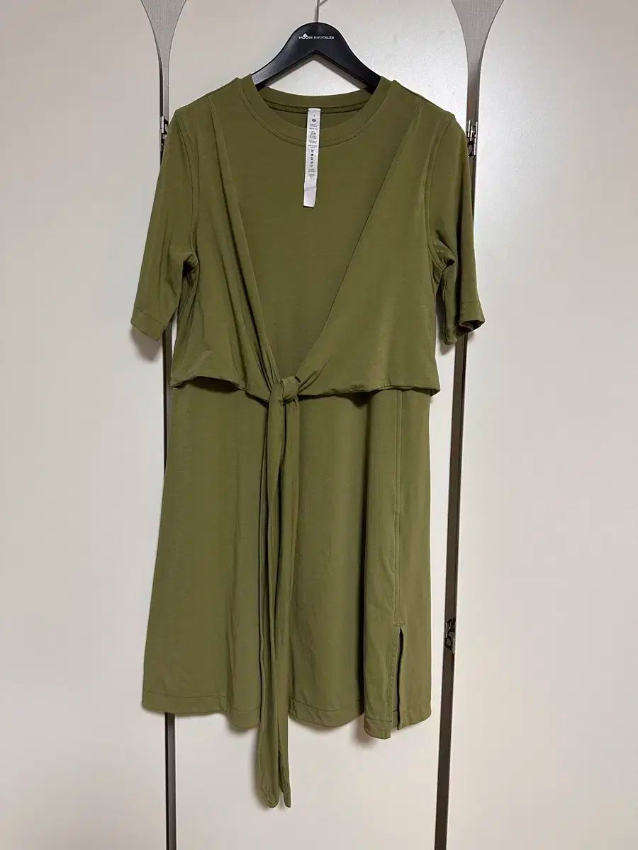 lululemon ルルレモン オリーブ グリーン ワンピース 2 サイズ この夏アメリカで 洗濯のみ