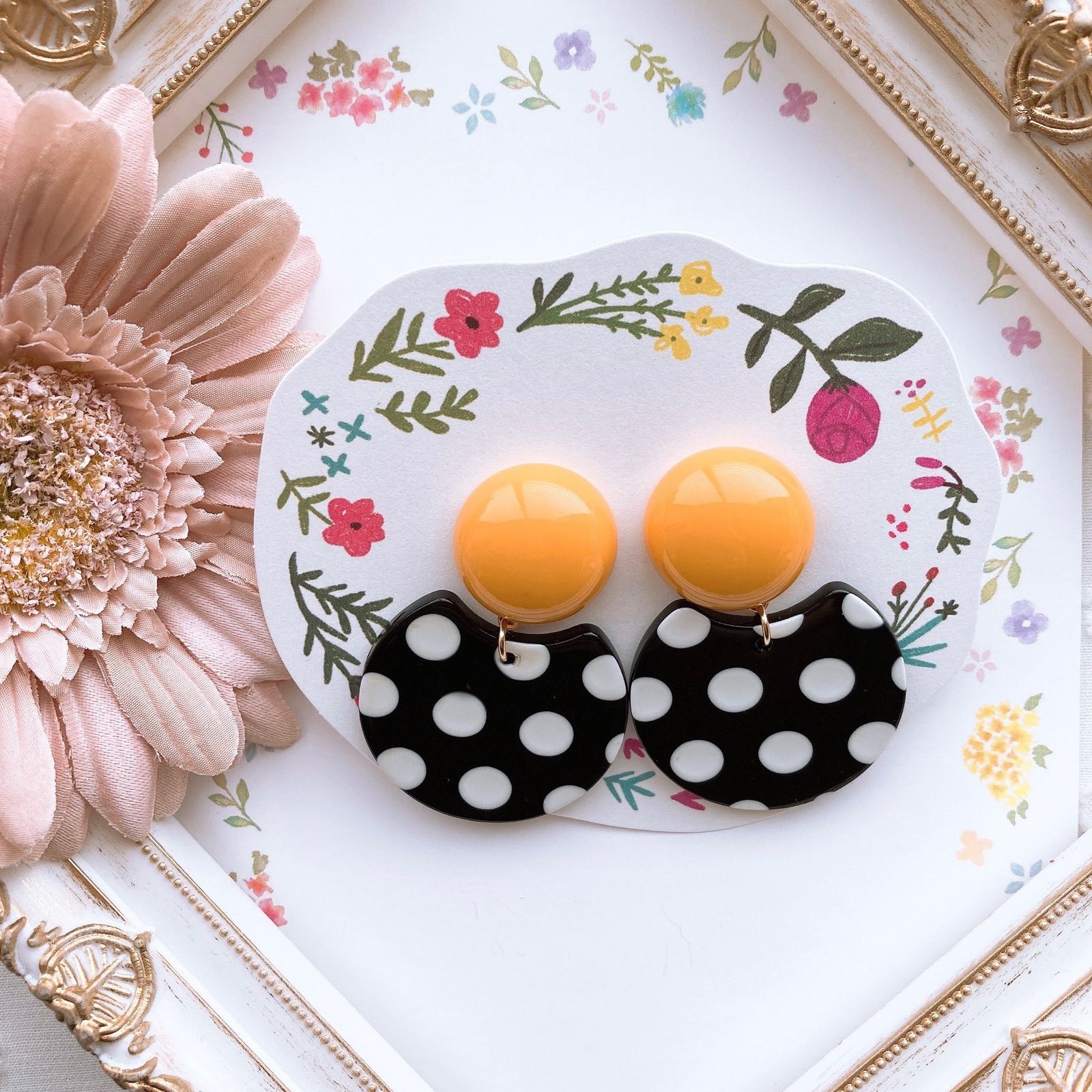 イヤリング チョウバネ くりぬい 花 たまご型 ハンドメイド 大人可愛い 