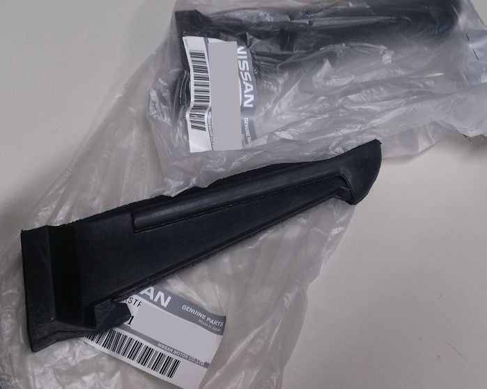 日産 NISSAN 純正 Z31 フェアレディZ ドアミラー ウェザーストリップ 右 RH 運転席 単品 パーツ エンジン タイヤ バンパー 検索 マフラー