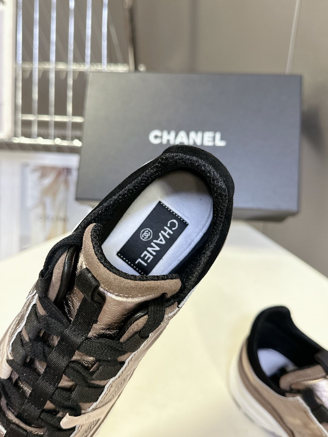 25C【カジュアル☆】CHANEL スニーカー Chanel 25C 銀角大王カジュアルスニーカー02 - メルカリ
