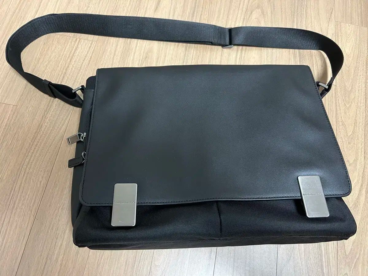 MANDARINA DUCK マンダリナダック クロスバッグ ブリーフケース 販売