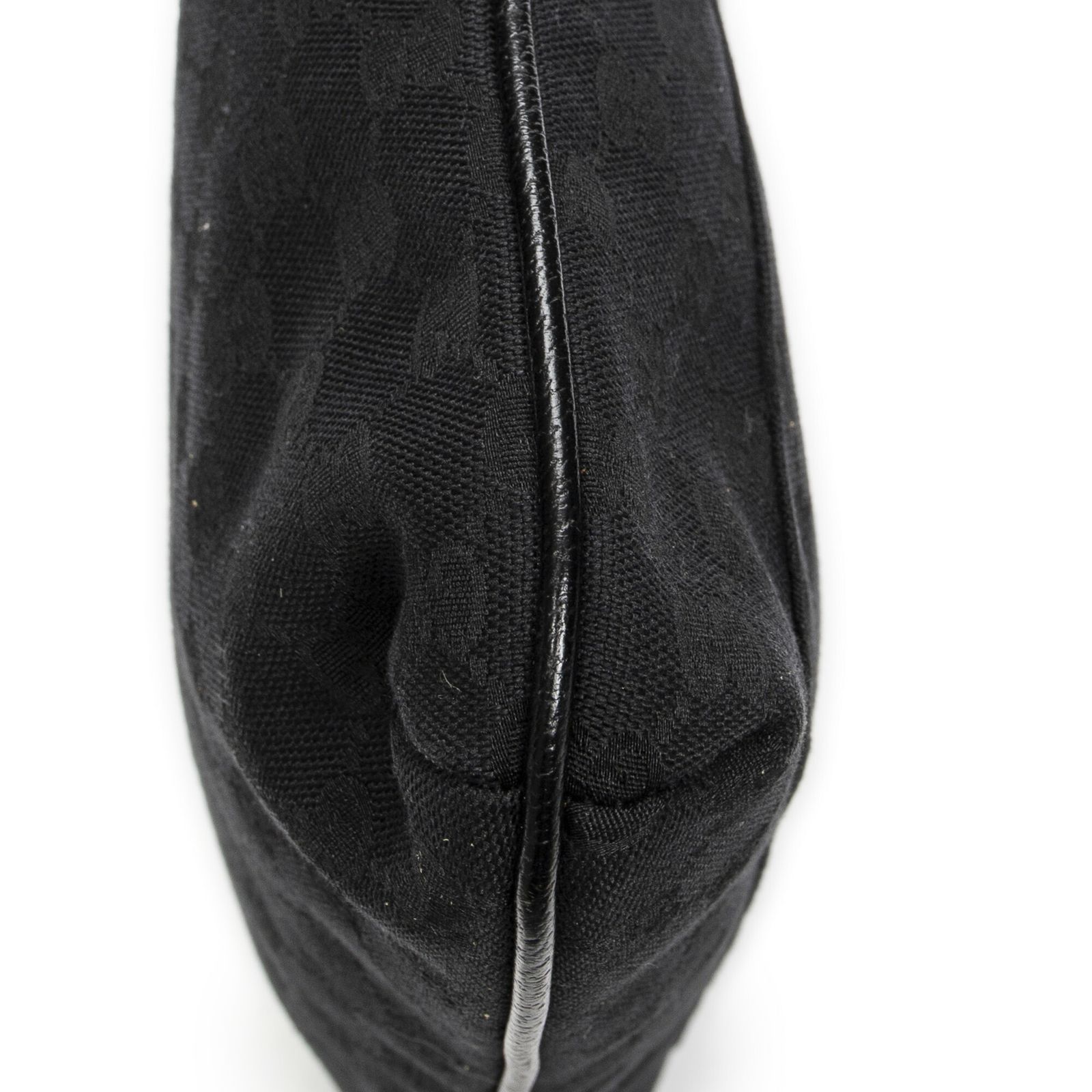 GUCCI グッチラージフラットメッセンジャー黒GGキャンバスA