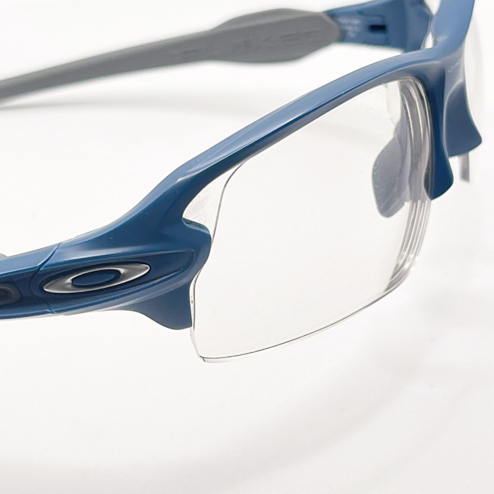 OAKLEY