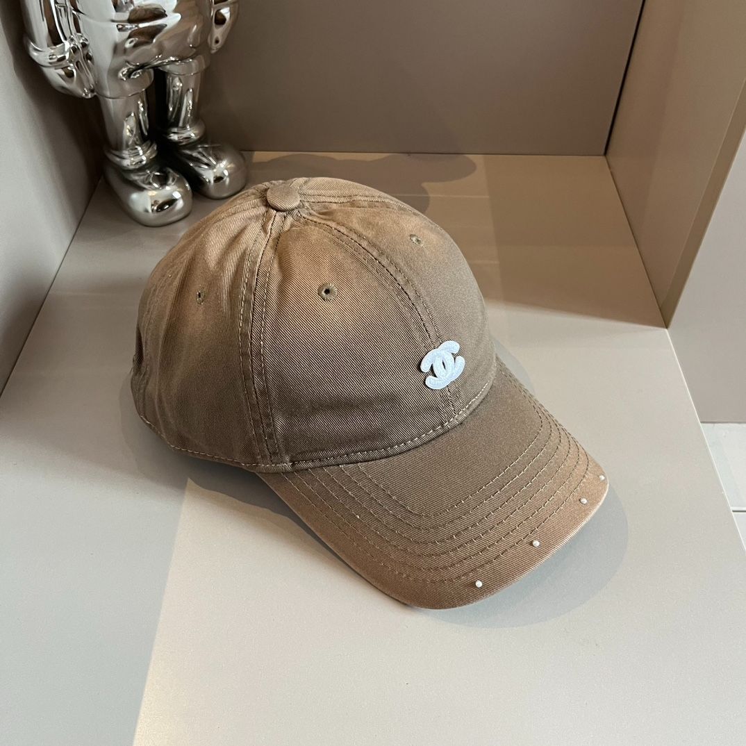 Chanel シャネル のグラデーションベースボールキャップ