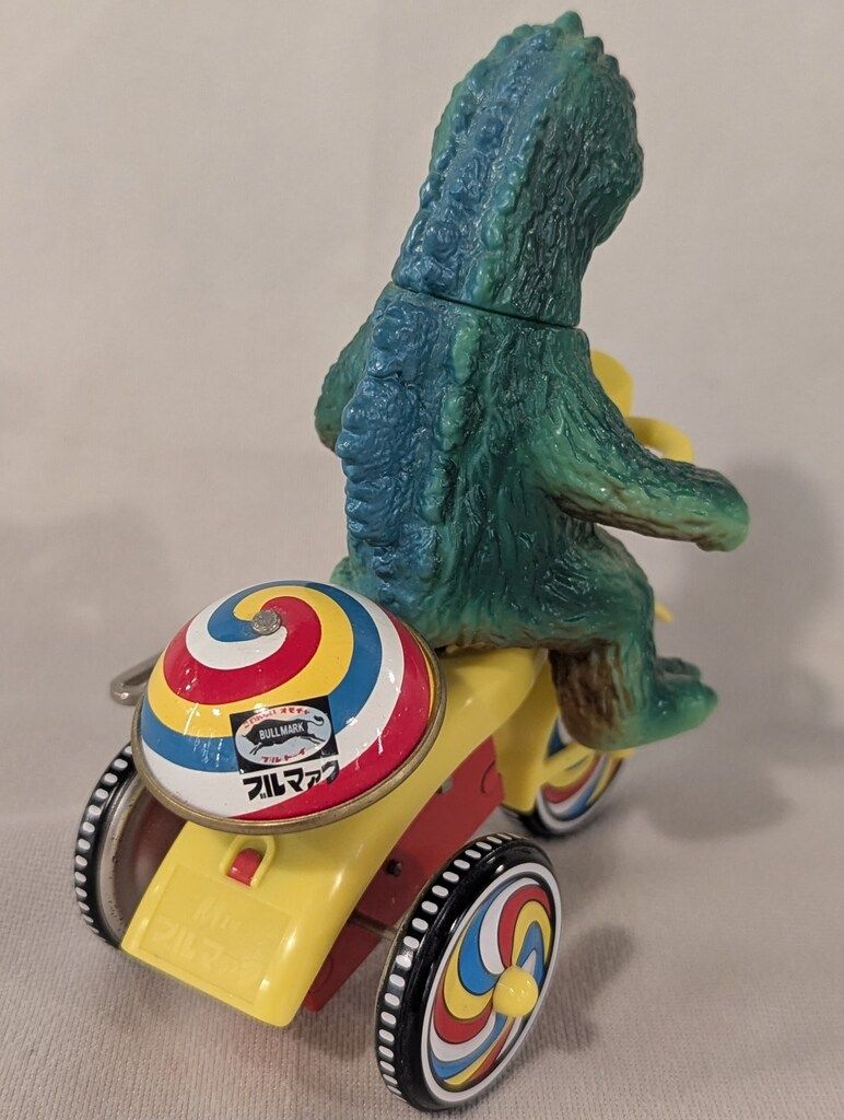M1号 ブルマァクゼンマイ三輪車 カネゴン三輪車 イエロー Yahoo!オークション - M1号 カネゴン三輪車 検)ソフビ