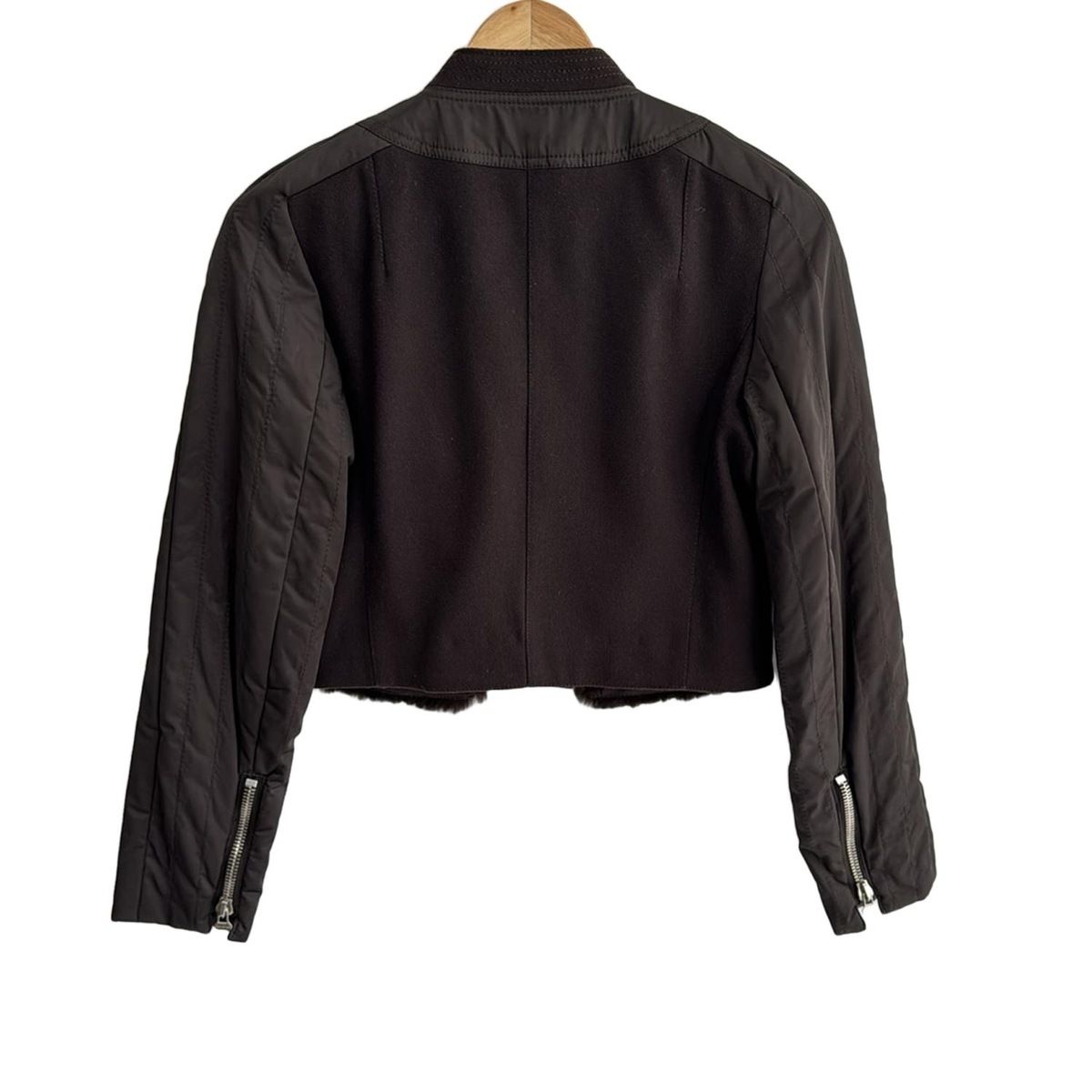 - ダークブラウン