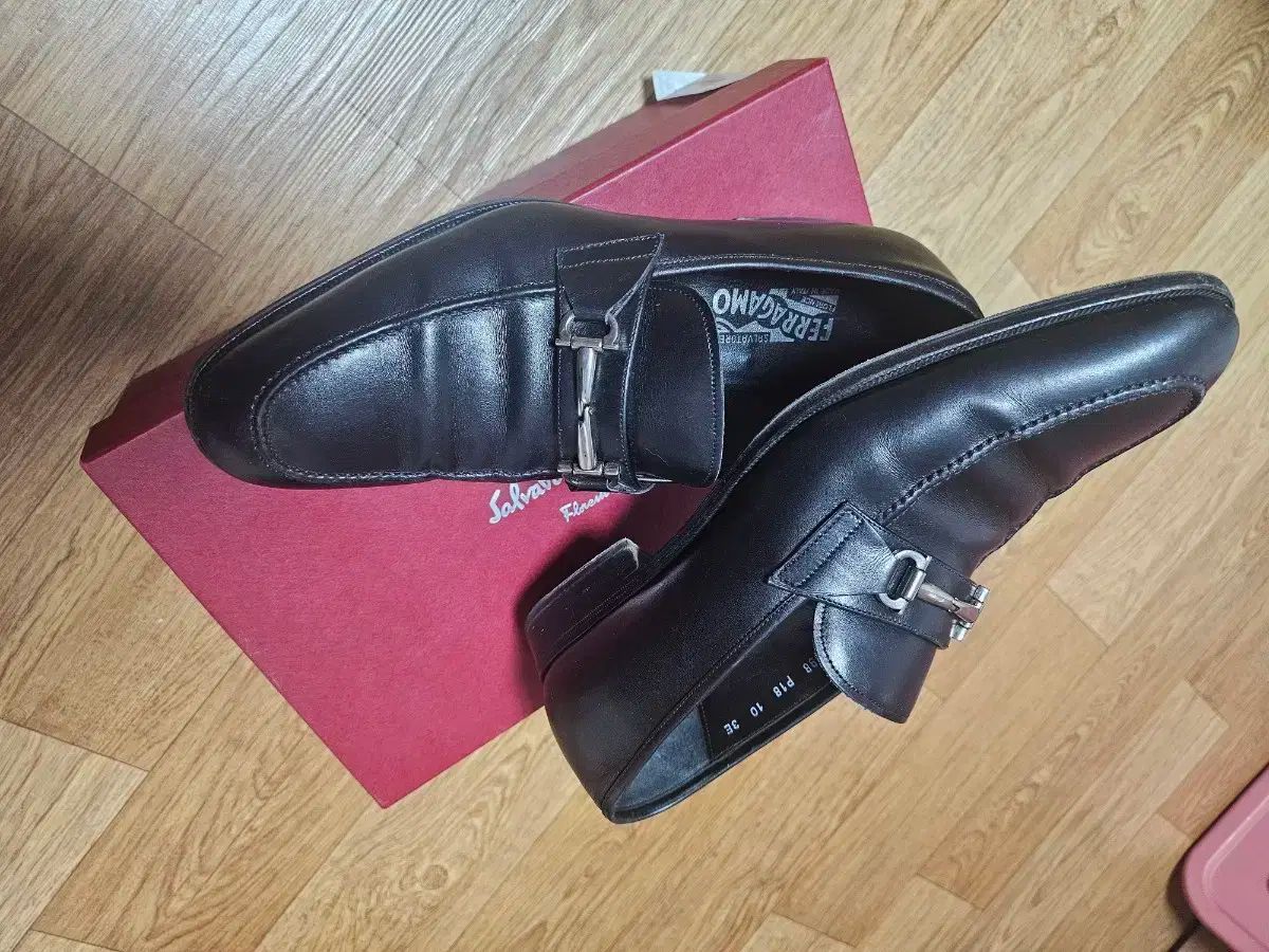 FERRAGAMO フェラガモ ガンチーニ 銀 メンズシューズ
