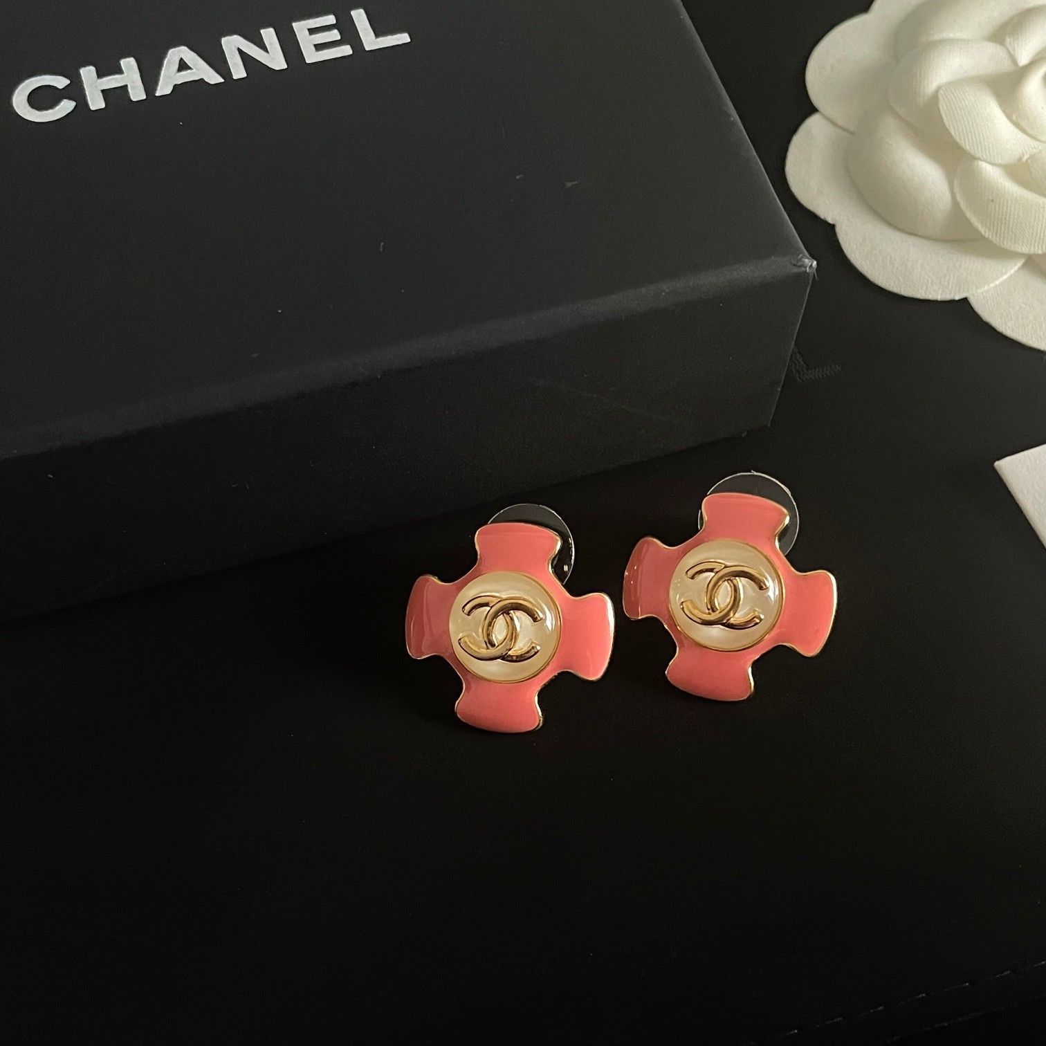 今日特価】Chanel ヴィンテージ ダブル C ピアス 送料無料！在庫