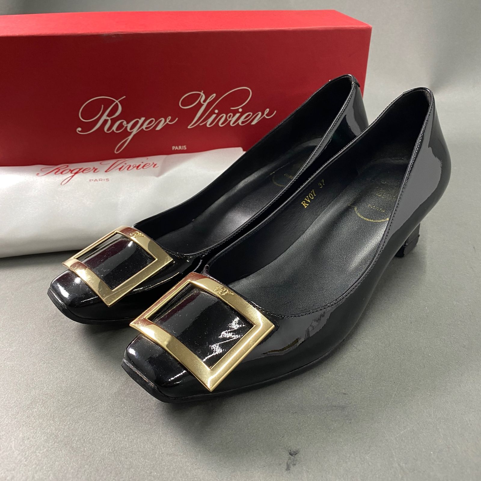美品‼️ロジェヴィヴィエRoger Vivier 黒 エナメル パンプス