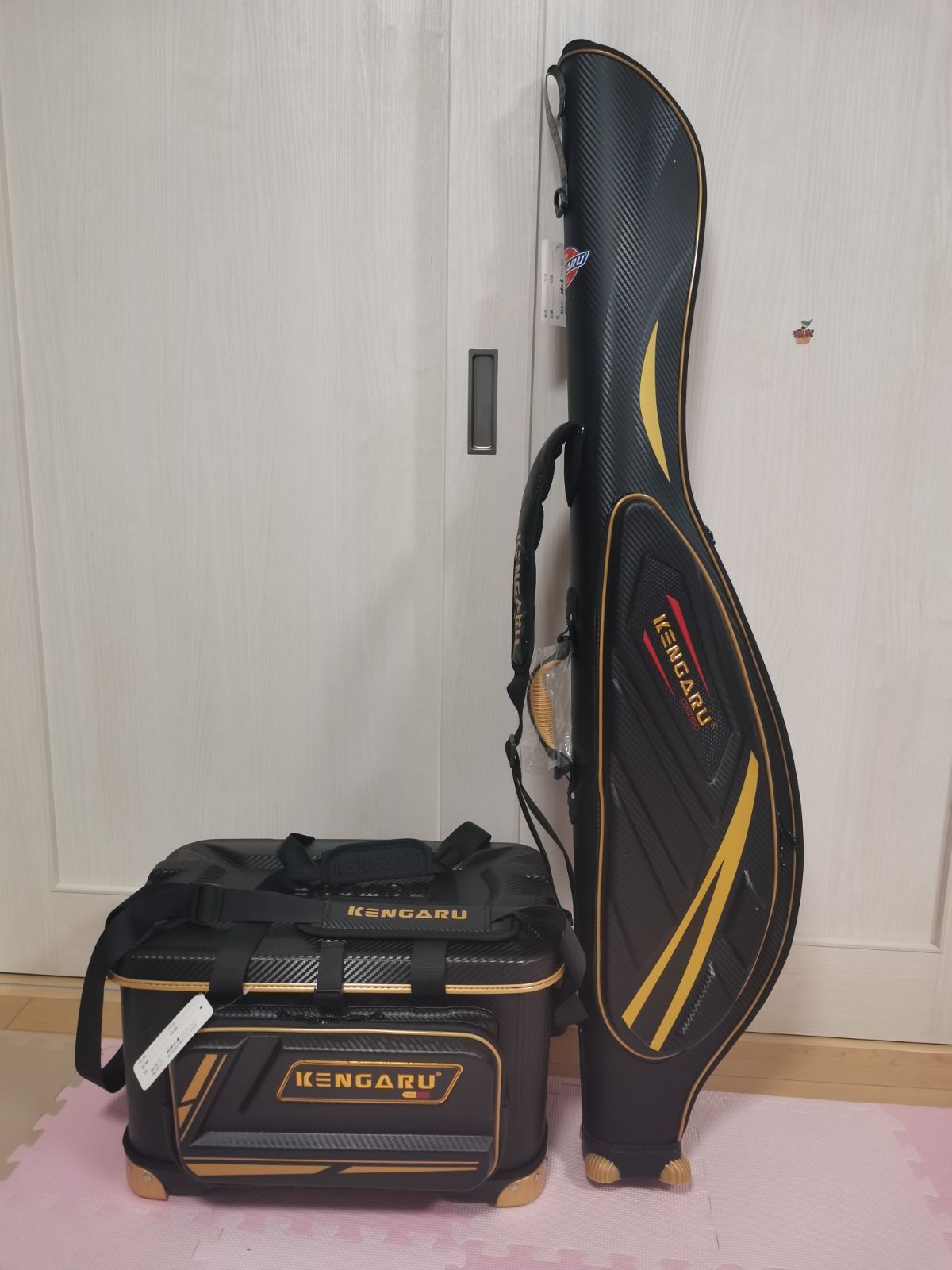 新品★釣楽工房製品硬質磯釣りロッドケースとタックルバックセット、ゴールド×黒色、