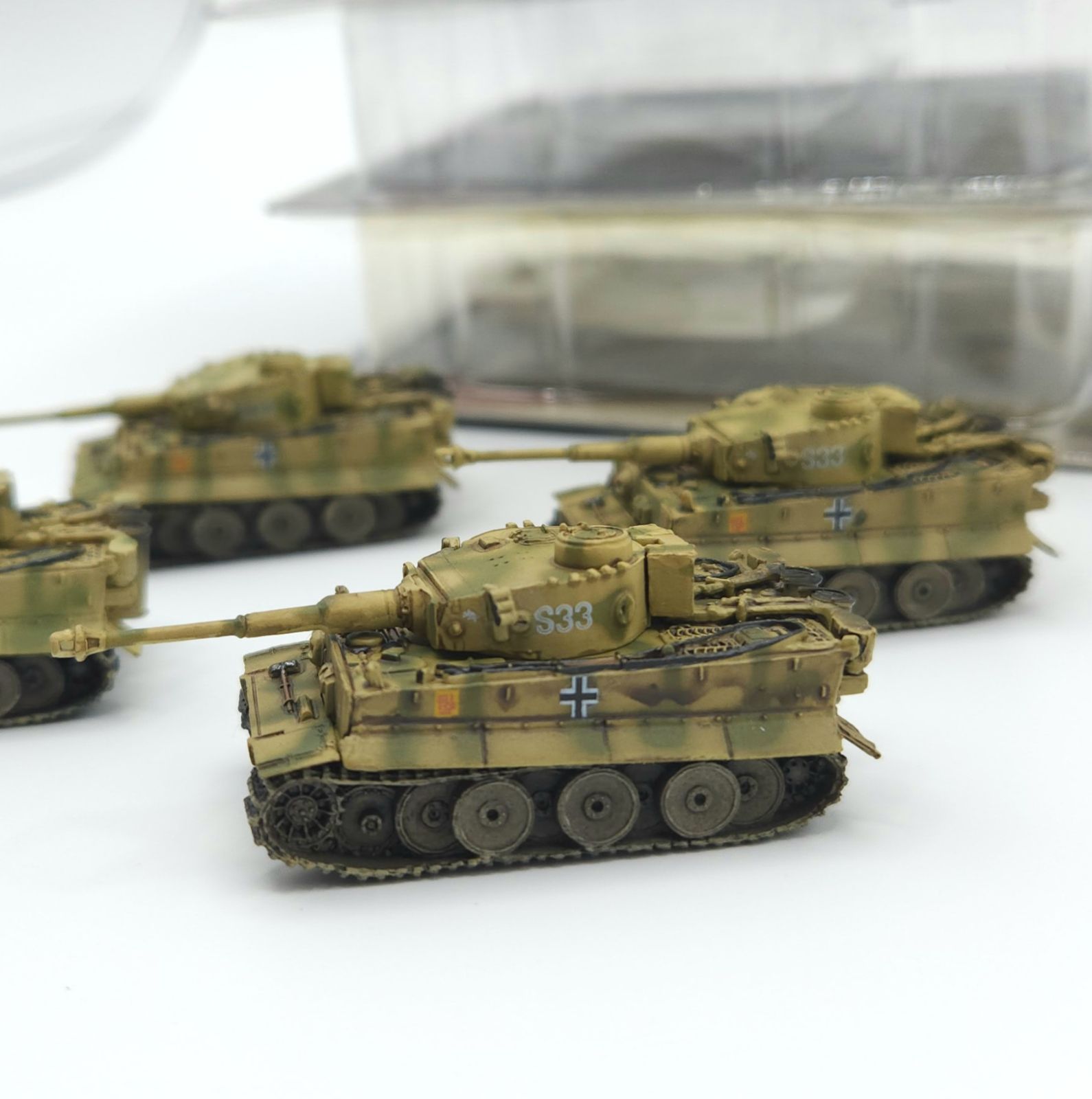 ティーガーI初期型重戦車 アフリカ迷彩 4台 ブリスターケース付