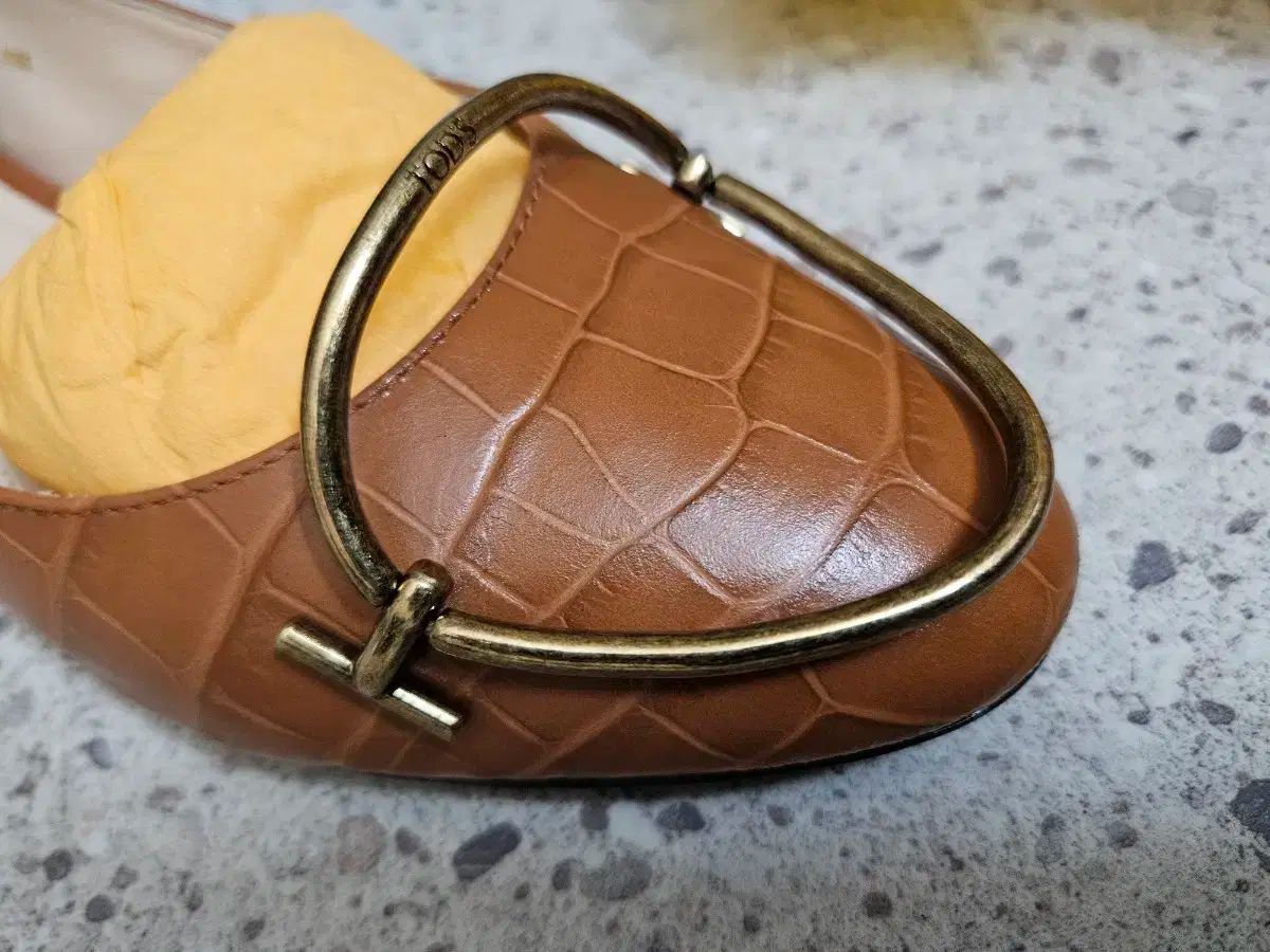 新発売鳥用TOD'S(トッズ) フラットシューズ 35 サイズ 自立支援