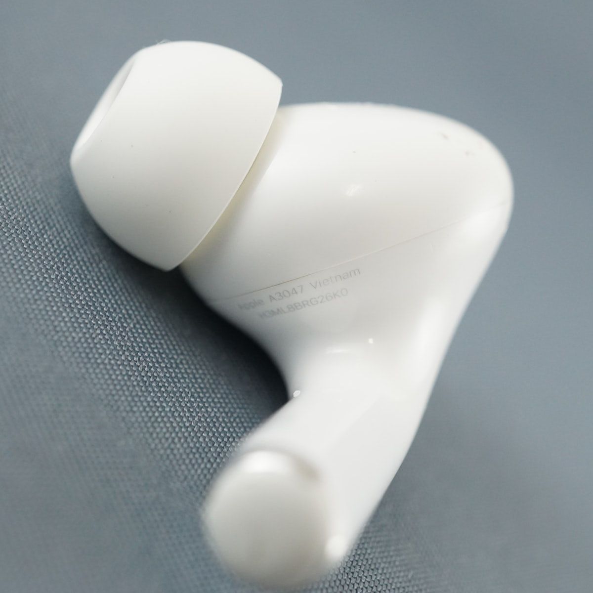 AirPods Pro 第2世代　右(R)イヤホンのみ　　　App13 楽天市場】左耳のみ Apple AirPods Pro 第2世代 国内正規品 片耳