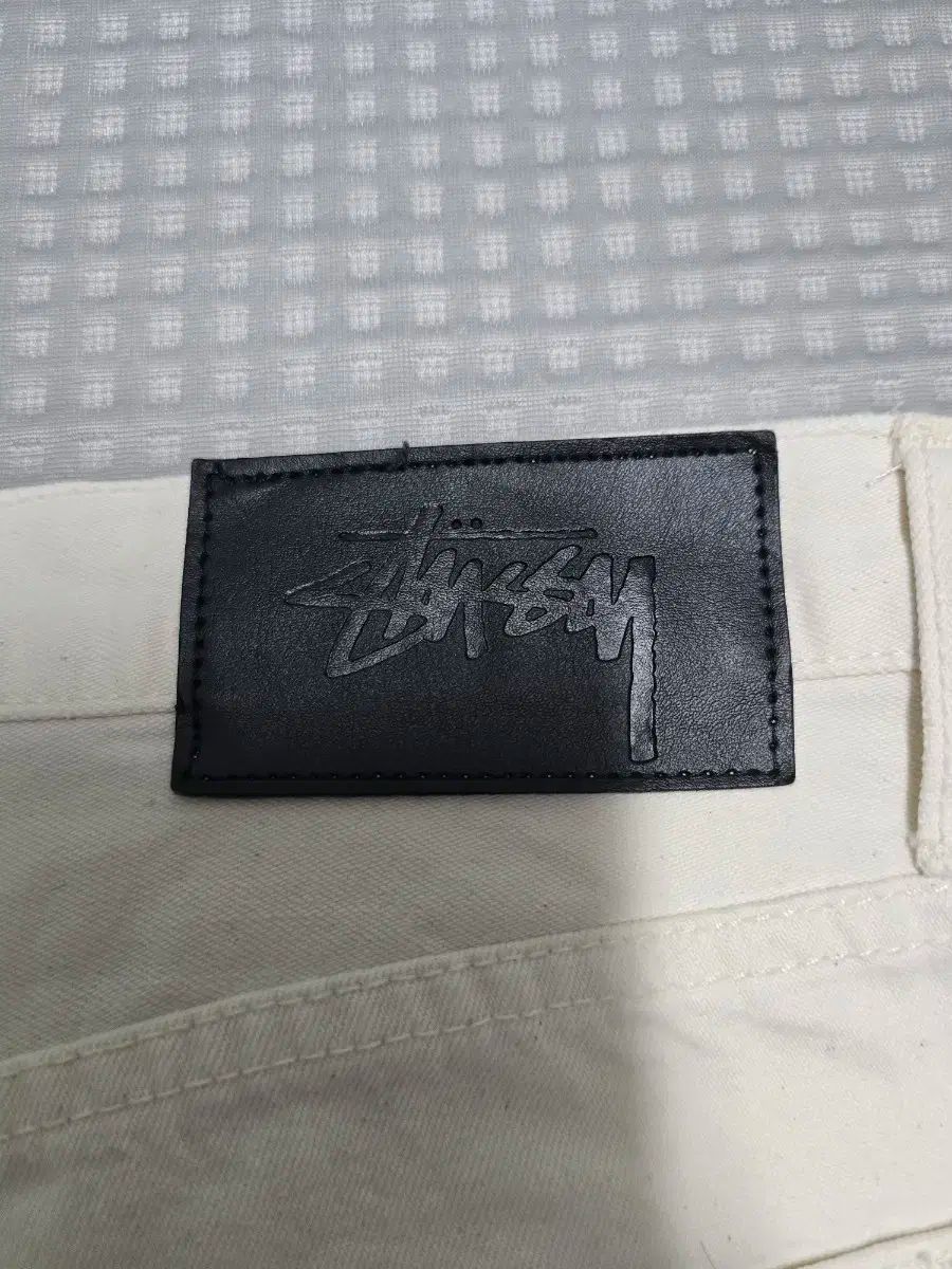 ステューシー ボタンフライ