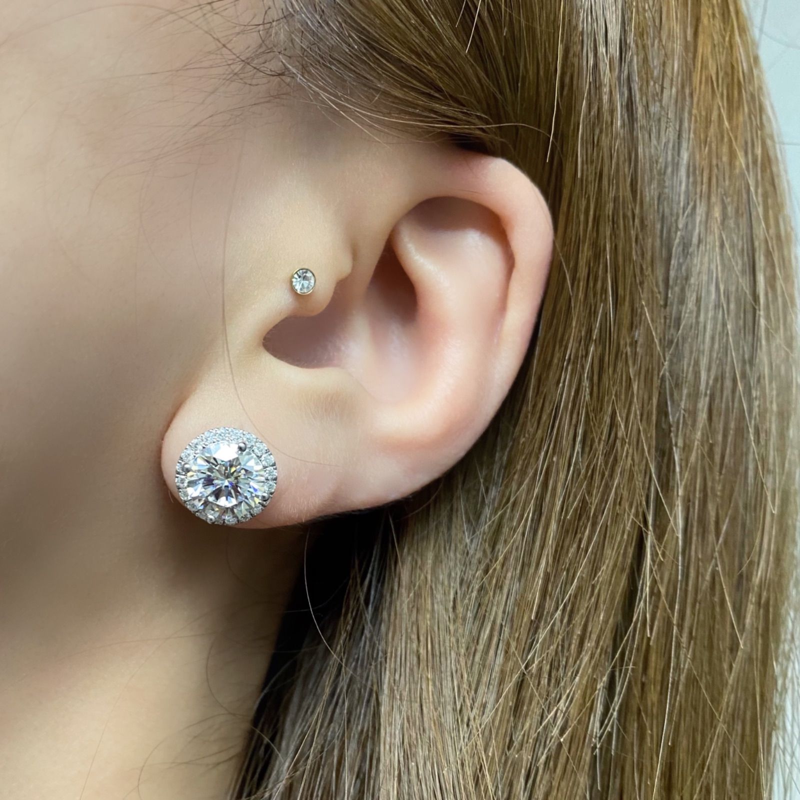 2.2ct 片耳用ピアス 最高級グレードモアサナイト プラチナメッキ 