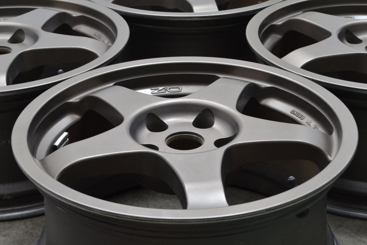 再入荷!!送料無料!! OZレーシング クロノ 17in 8J 45 PCD114.3 4本セット インプレッサ WRX STI ランサーエボリューション RX-8 アコード シビック