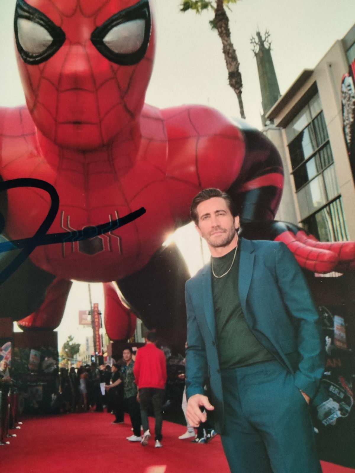 ジェイク・ギレンホール直筆サイン入り2Lサイズ写真…スパイダーマン ジェイク・ギレンホール直筆サイン入り2Lサイズ写真…スパイダーマン