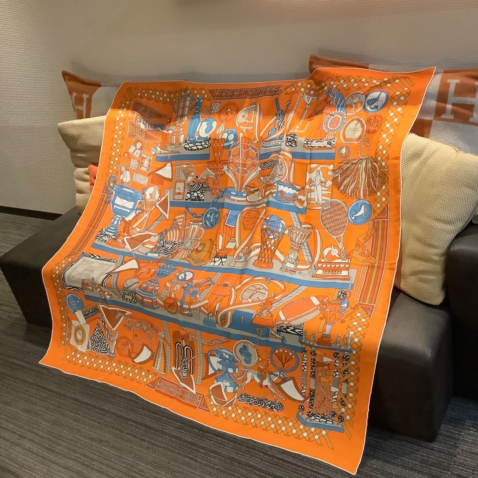 オレンジエルメス大判カレカシミヤスカーフHERMES