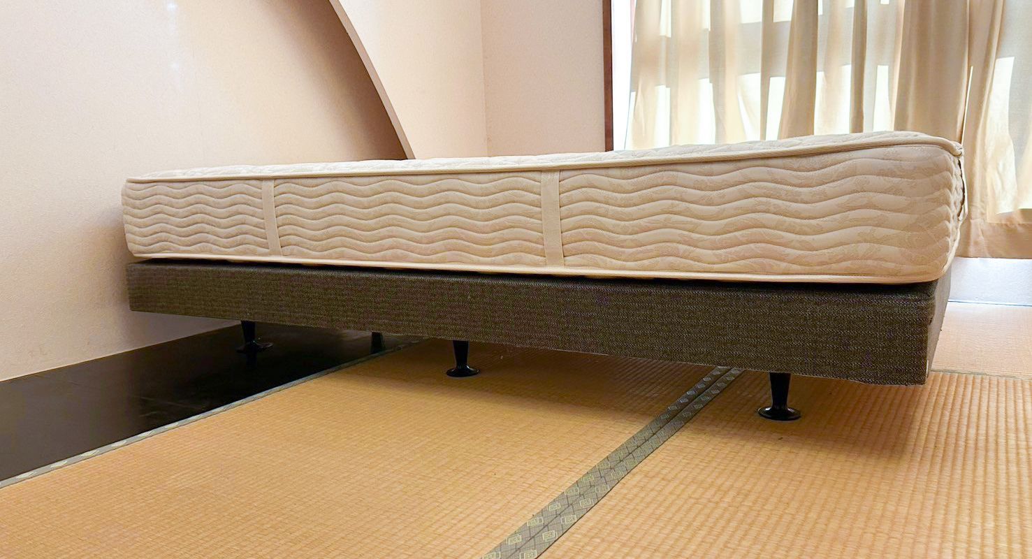 ︎シモンズ