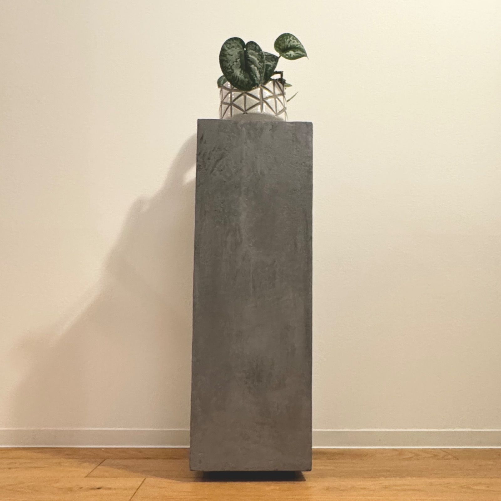 のしっくいを使ったディスプレイスタンド フラワースタンド モルタル調