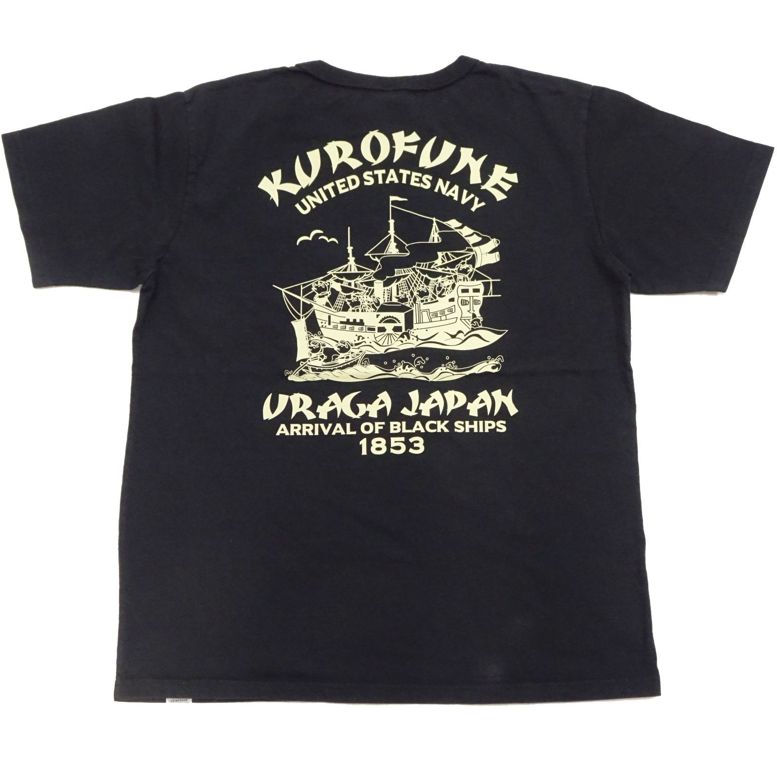 8118 ステュディオダルチザン STUDIO D'ARTISAN 半袖Tシャツ ダルチザン USAコットン 「黒船 U.S.N.」 半袖Tシャツ ブラック 8118   ダルチ Tシャツ 黒船来航 浦賀沖 浮世絵デザイン  tシャツ 新品 アメカジショップ