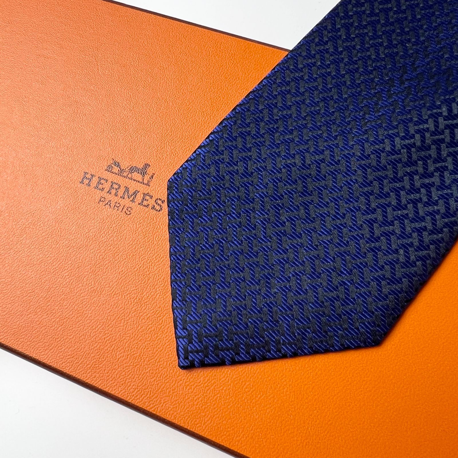 美品 エルメス HERMES ネクタイ シルク100% フランス製 ネイビー系 【H
