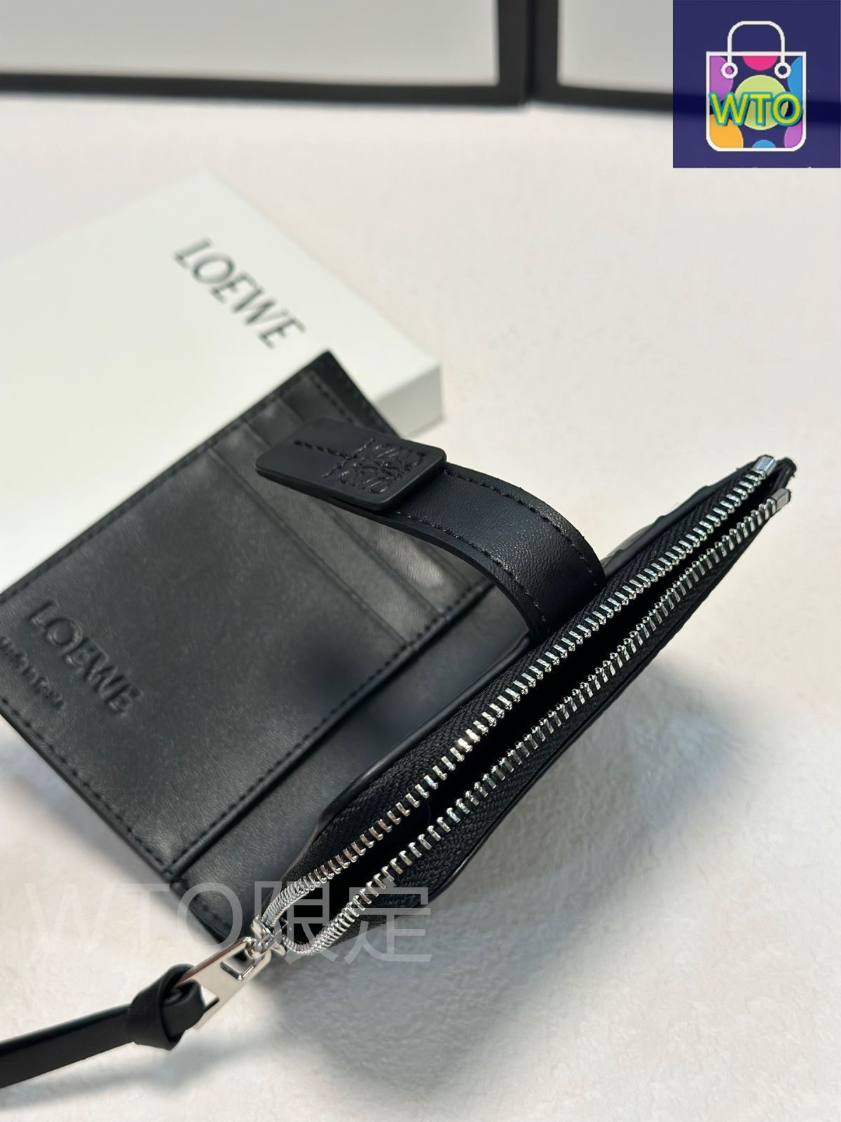 LOEWE/ロエベ/財布、クレジットカードスロットに紙幣と手形を