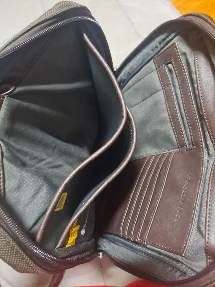 マンダリナダック クロスバック