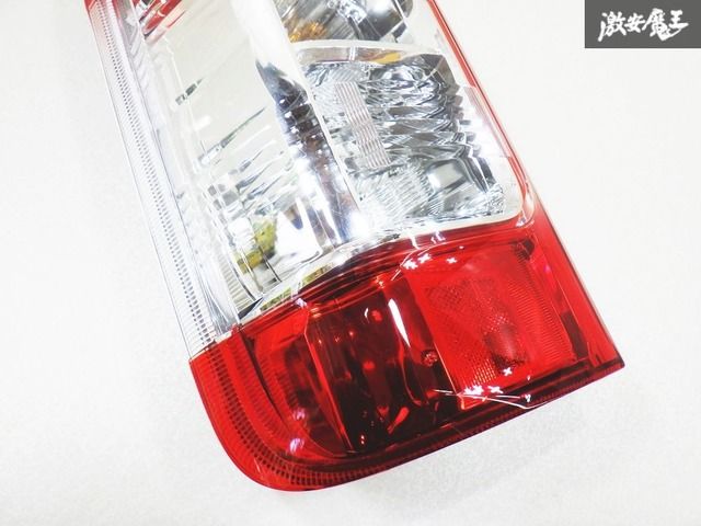 ☆新車外し⭐︎美品⭐︎トヨタ・ハイエーステールライト、左右セット箱付⭐︎B⑬ 新車外し 美品】トヨタ 200系 ハイエース 純正 テールランプ