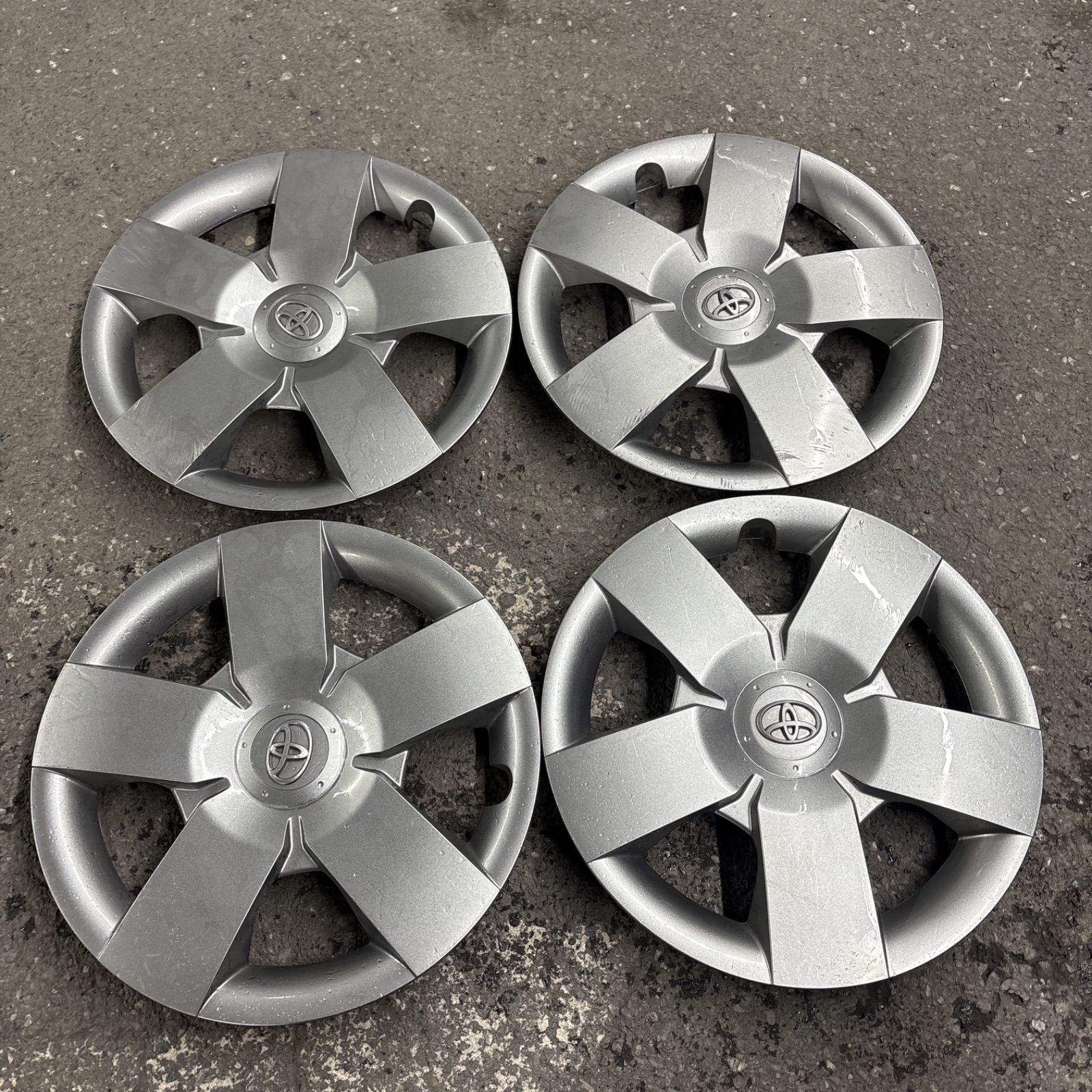 送料無料】トヨタ シエンタ 14インチ 純正ホイールキャップ ホイール