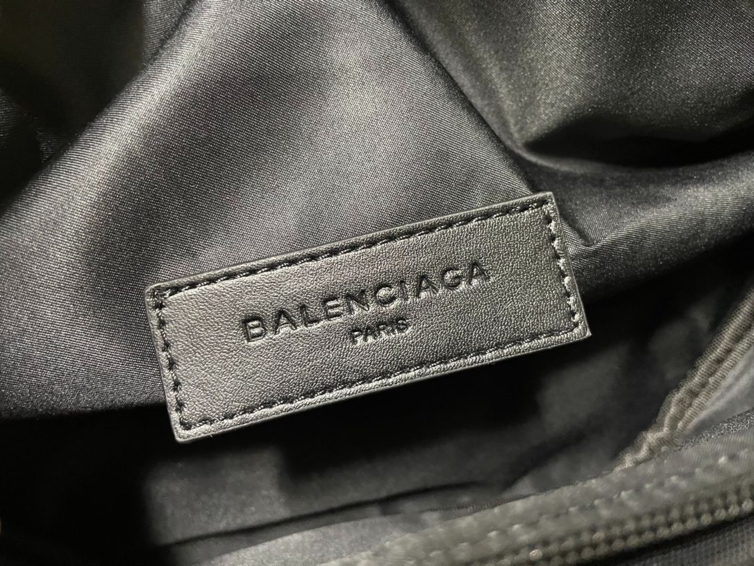 BALENCIAGA  バレンシアガ  ボディバッグ PARIS ウエストポーチ