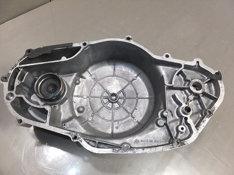 SUZUKI  SUZUKI GT550 クラッチカバー 当時物 スズキ GT380 GT750 (24-0125-12) スズキ SUZUKI SUZUKI GT550 クラッチカバー 当時物 スズキ GT380 GT750 (24