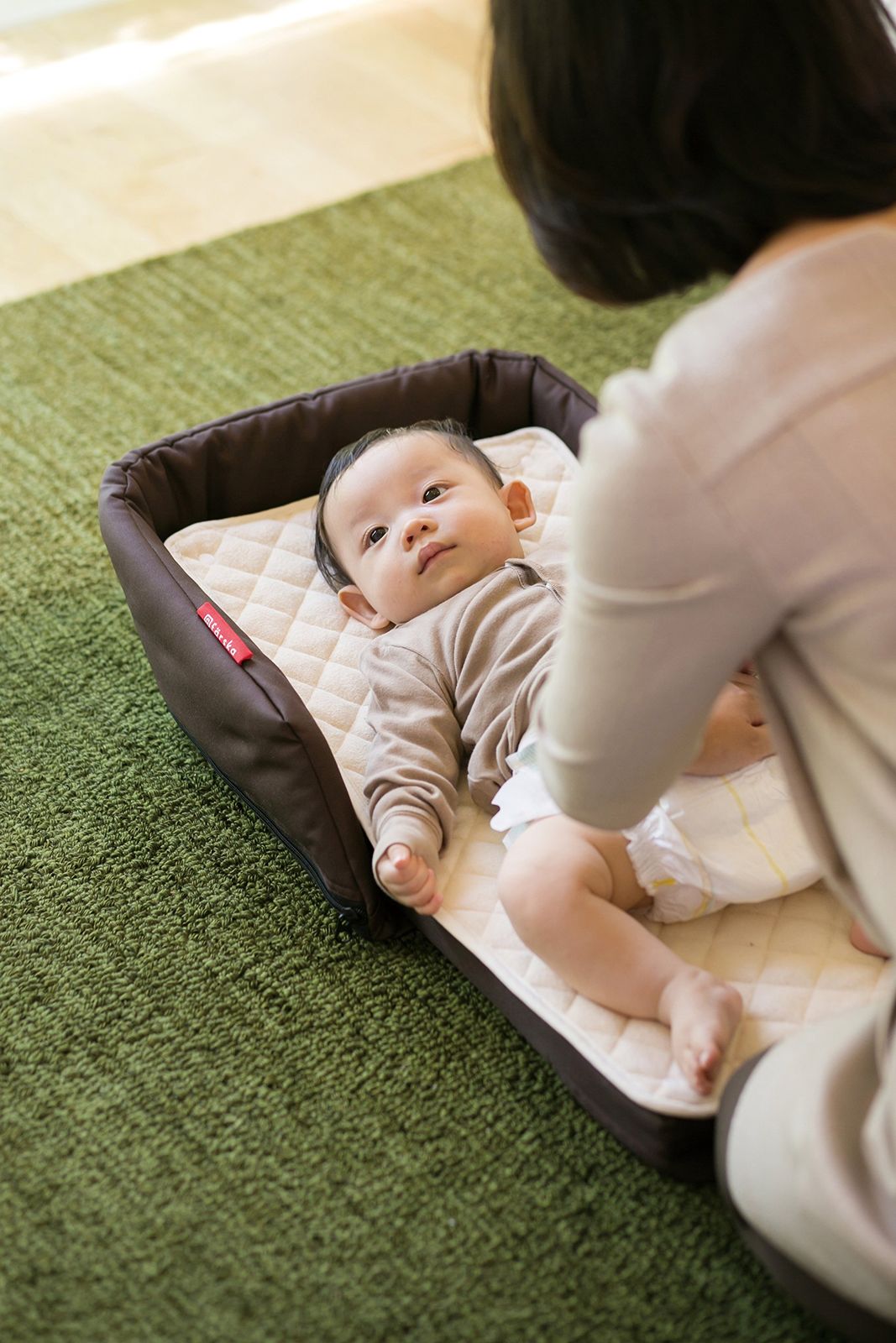 即完売モデル 迅速発送 添い寝からお座りまでをサポート ファルスカ ベッドインベッド Flex ネイビー 新生児 ベビーベッド 746093 成功