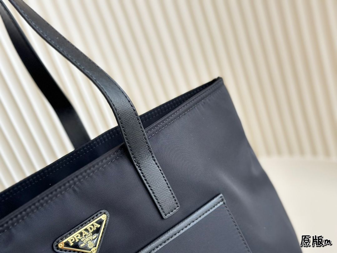 Prada ナイロン