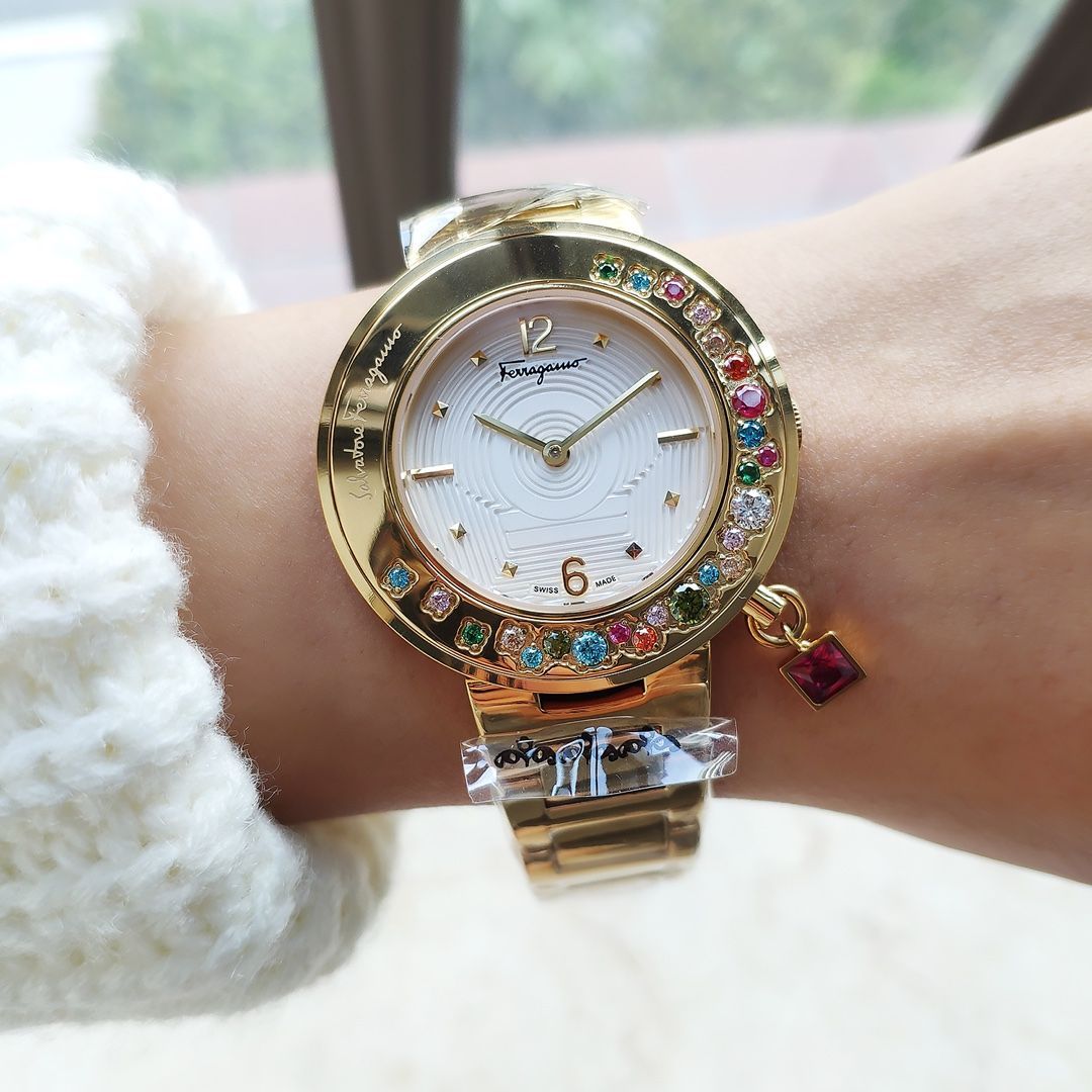 今日 Salvatore Ferragamo 腕時計