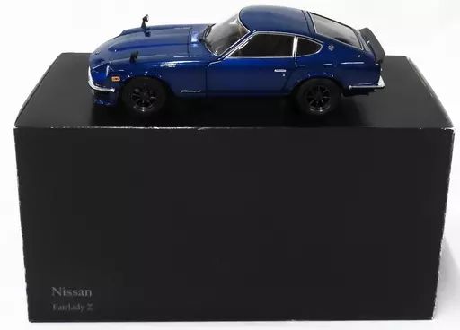 ミニカー　1/18 NISSAN Fairlady Z-L 1970 S30(ブルーメタリック) [08220BL] 1/18 Sunstar 1970 Nissan Fairlady Z (S30) RHD (Blue) Diecast