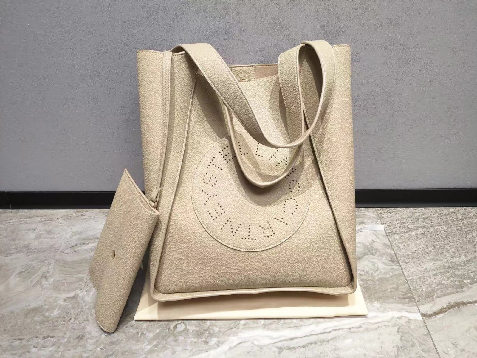 新品 ステラマッカートニー stella mccartney レディース ロゴトートバッグ トートバッグ Kahki