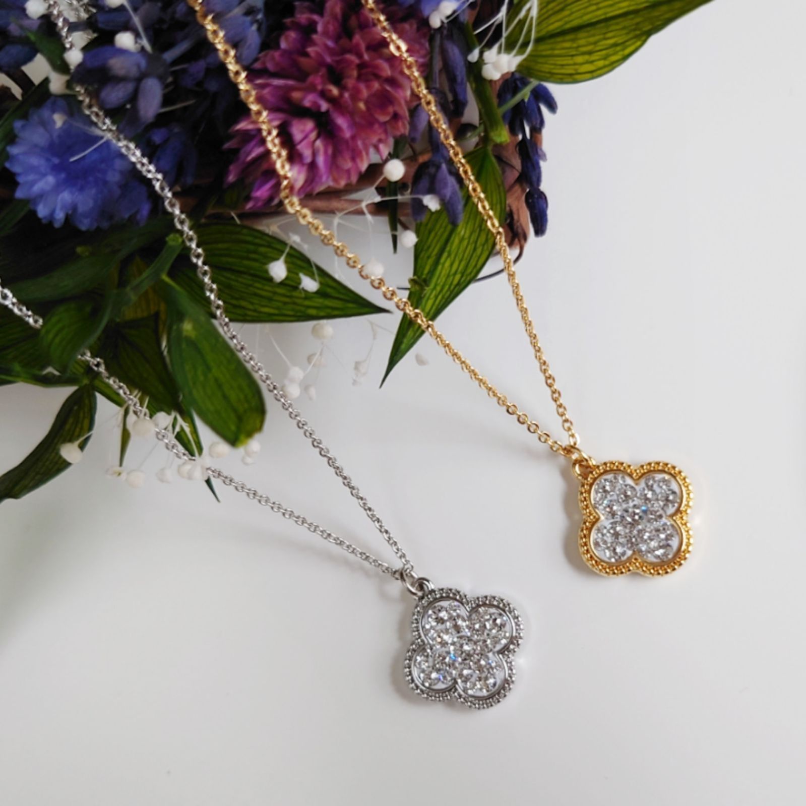 グルーデコ ヴァンクリ風フラワーネックレス - メルカリ