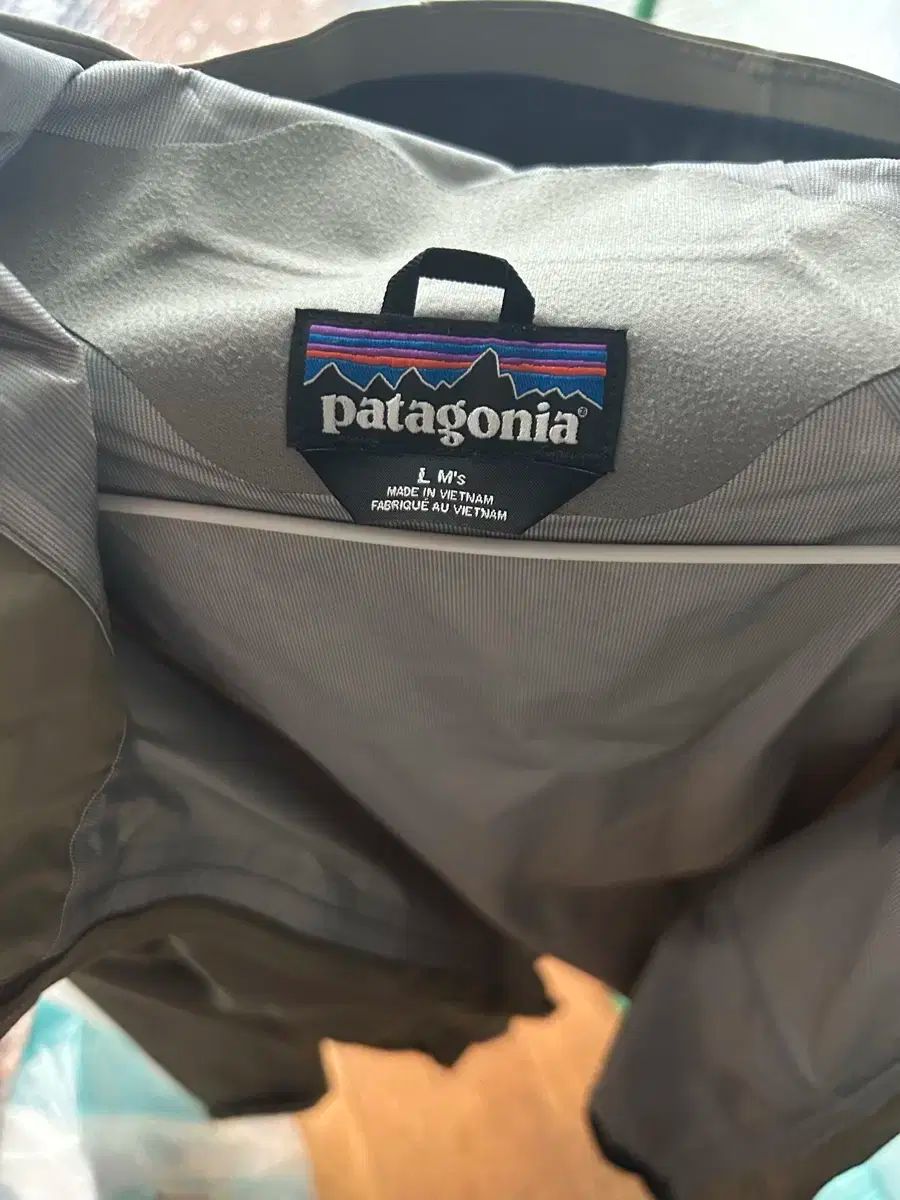 パタゴニア トレントシェル セージカーキ L