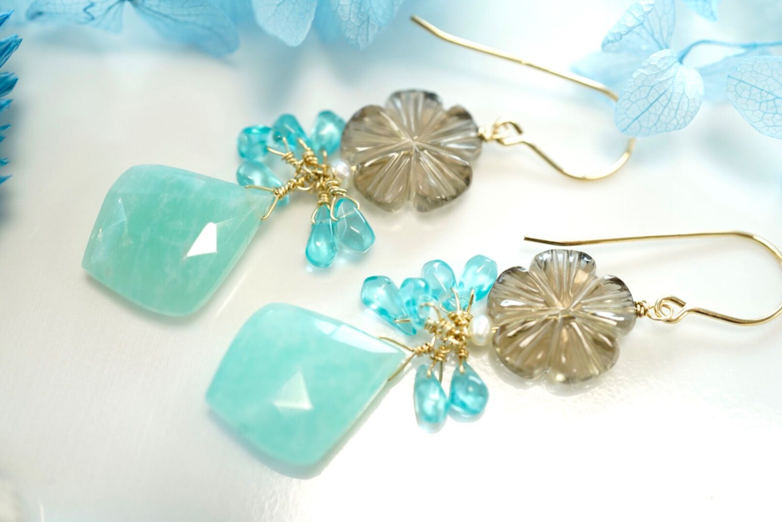 公式 【天然石ピアス】スモーキークォーツ・フラワーカービング