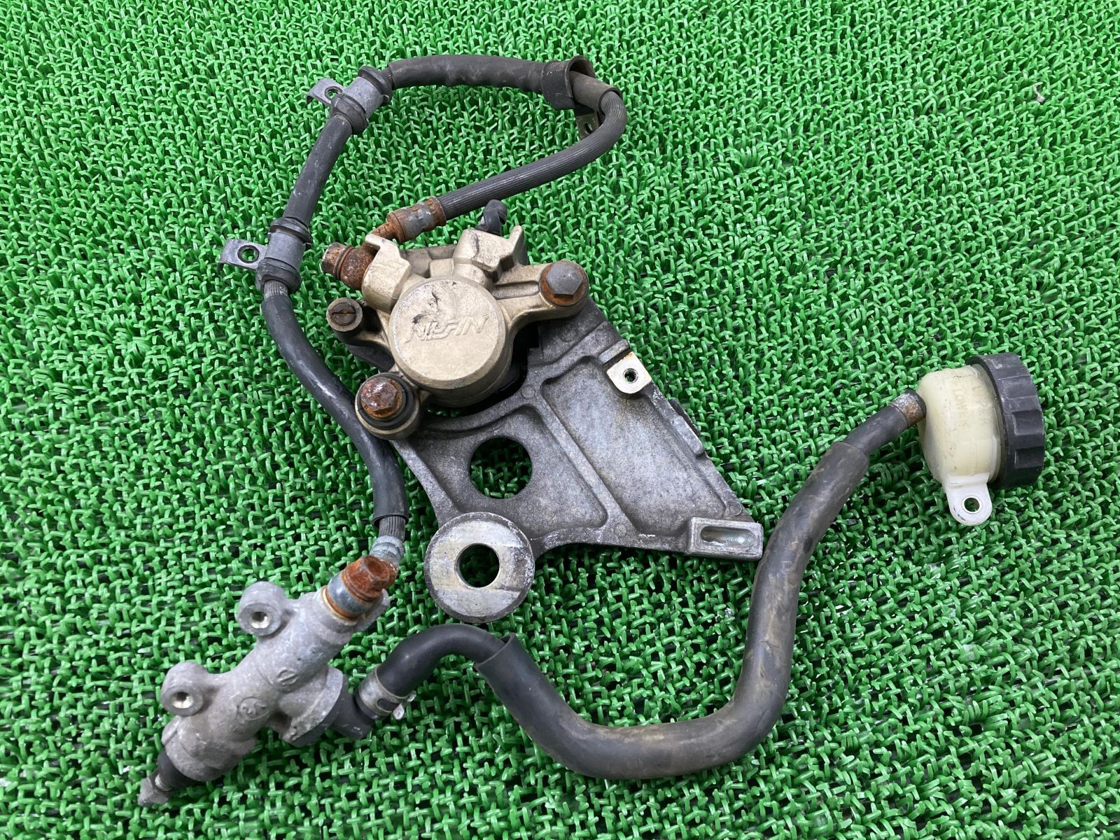 ホーネット250 リアブレーキキャリパー ホンダ 純正 中古 MC31 HORNET250 ブレーキマスター キャリパーサポート 曲がり無し 品薄