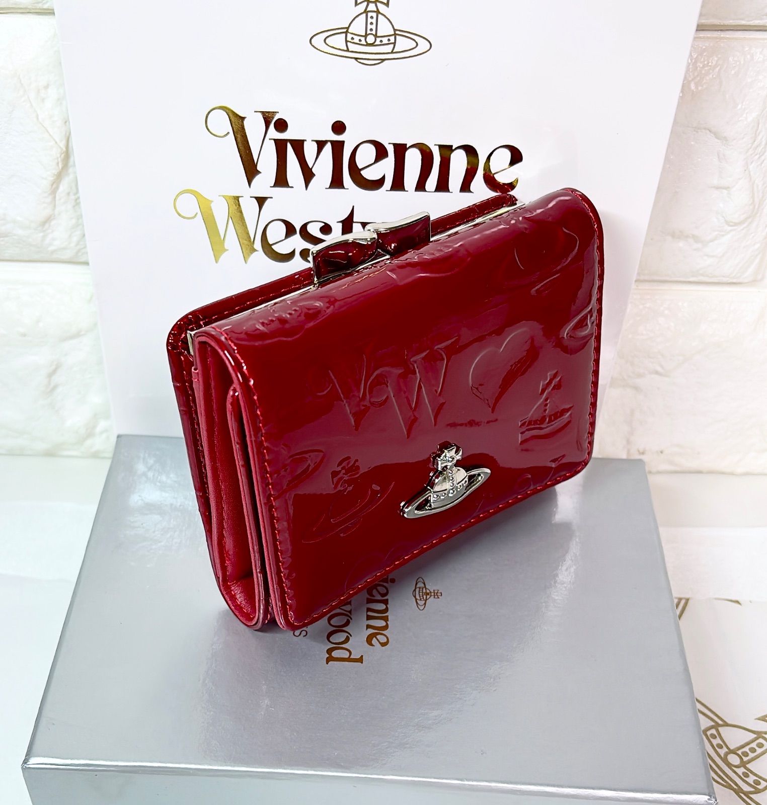 内側に素敵な柄あり🤍新登場】Vivienne Westwood 3つ折り財布 エナメル  
