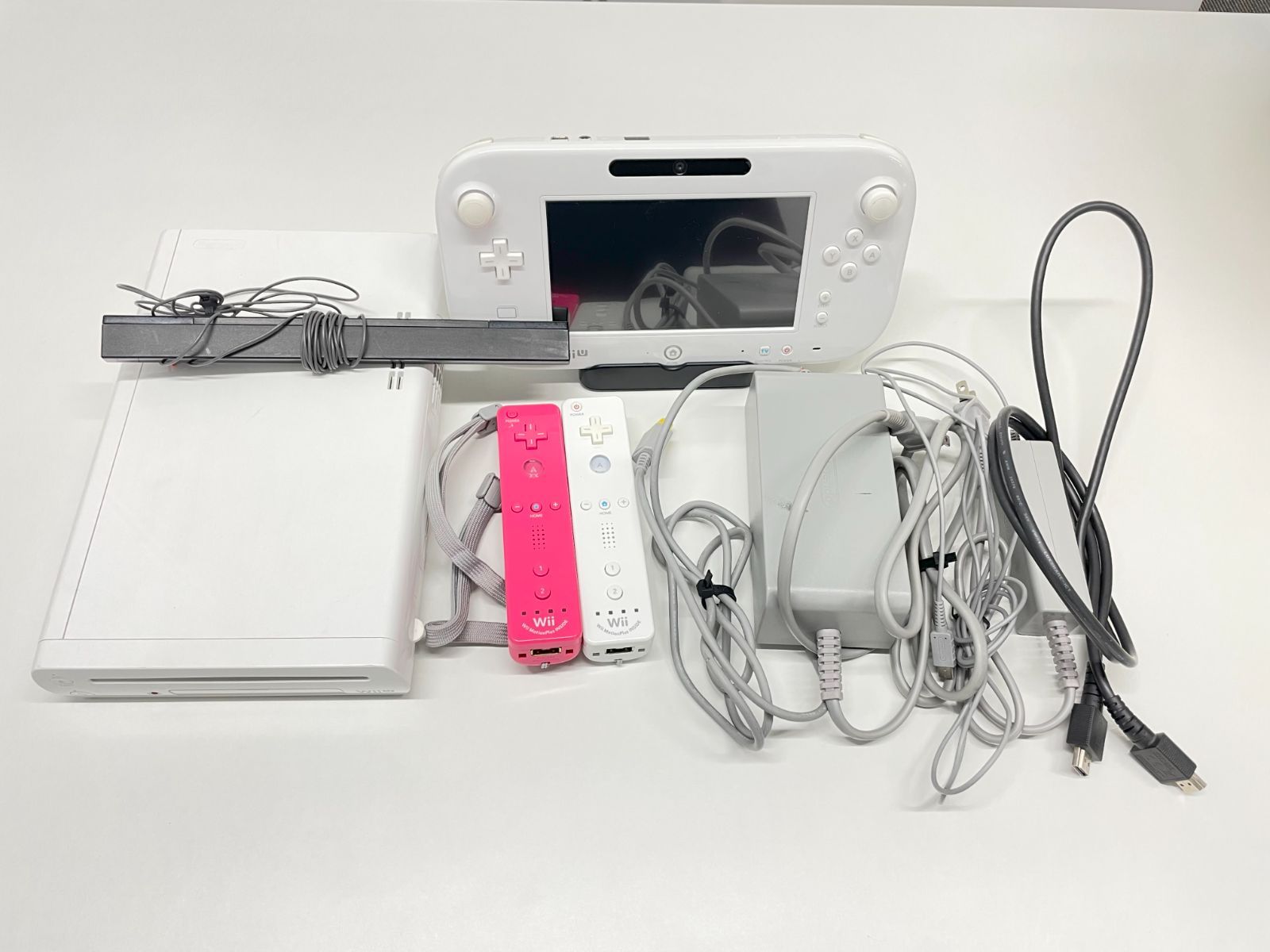 Wii U 本体 (32GB) + マリオカート8 + マリオカートハンドル +