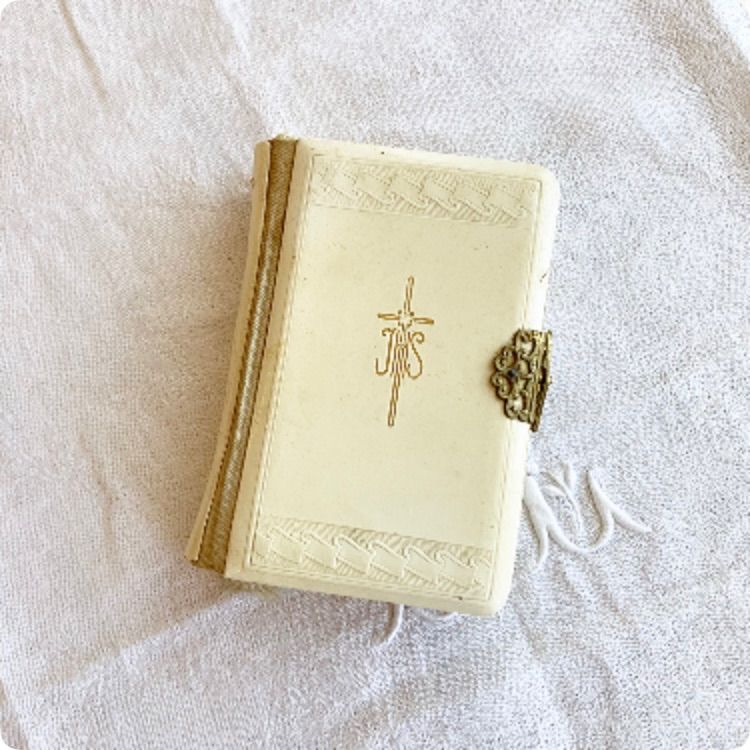 ♡ アンティーク　素敵な古書　洋書　古本　装丁　金彩　ミセル　聖書　2冊セット ♡ アンティーク 素敵な古書 洋書 古本 装丁 金彩 ミセル 聖書 2冊