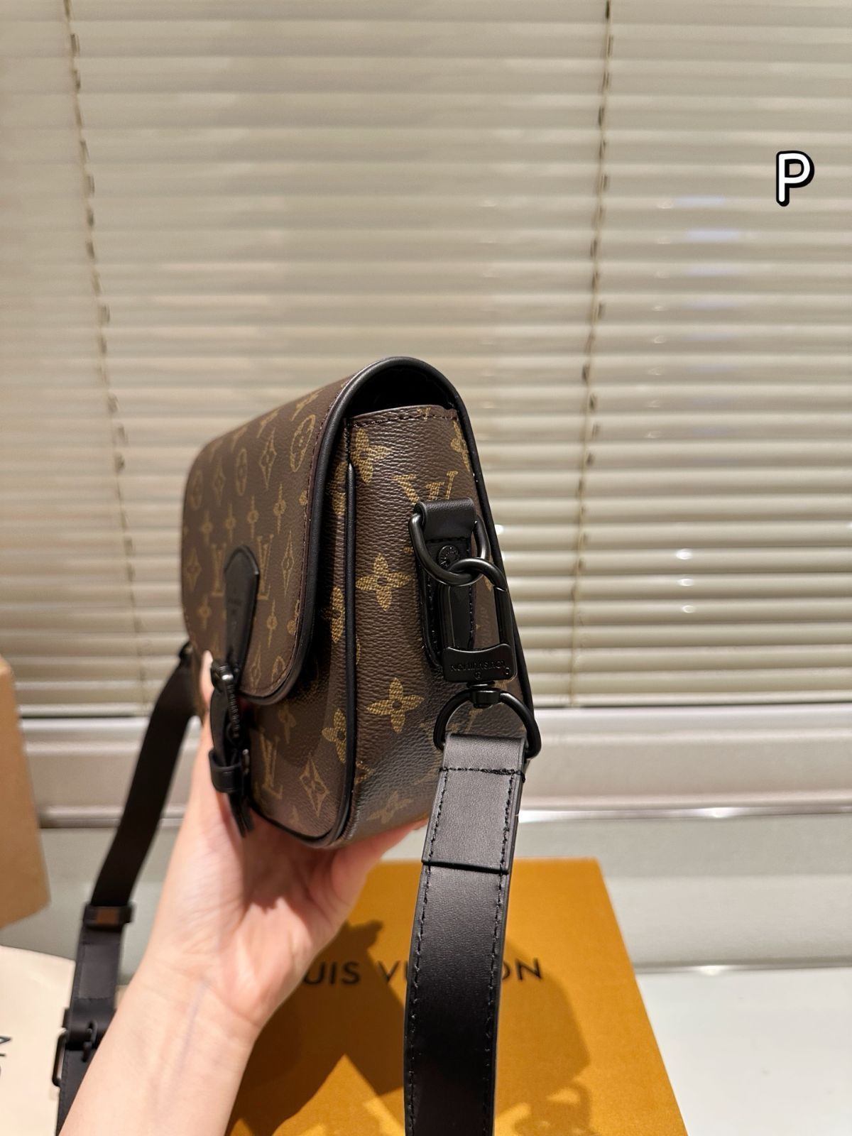 お洒落♡【LOUIS VUITTON】LVショルダーバッグ districtPM 今日特価】LV ディストリクト PM モノグラムショルダーバッグ