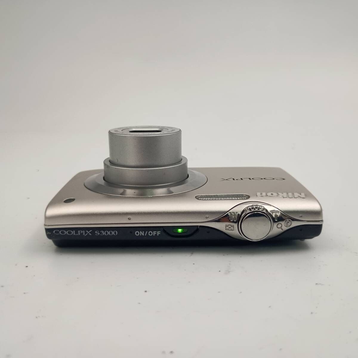 Nikon Coolpix S3000 Silver Compact DIGATAL Camera ニコン